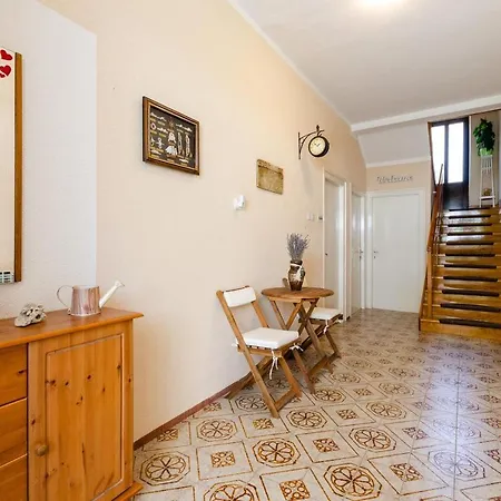 Apartment Mladen *