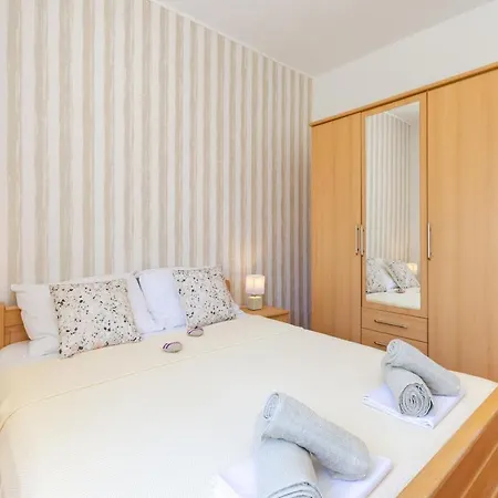 Apartment Mladen *