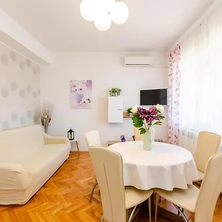 Mladen Apartment *