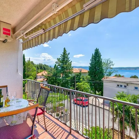 Apartment Mladen *